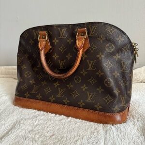 Louis Vuitton Alma pm Monogram Handbag